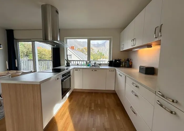 Exclusive With Great Views Close To Center